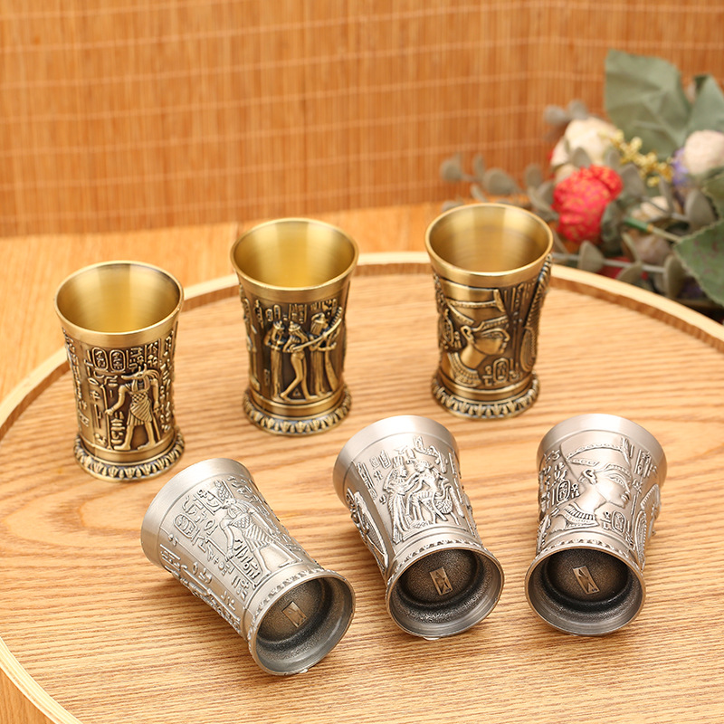 I kawałek brązu Metal Vintage  – Wine Beer And Liquor recenzja i cena
