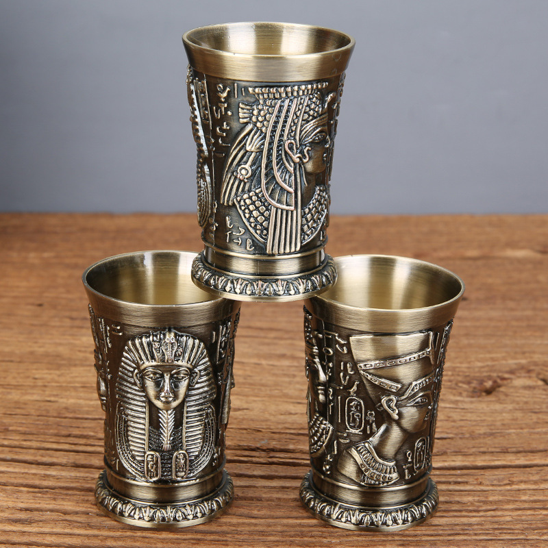 I kawałek brązu Metal Vintage  – Wine Beer And Liquor recenzja i cena